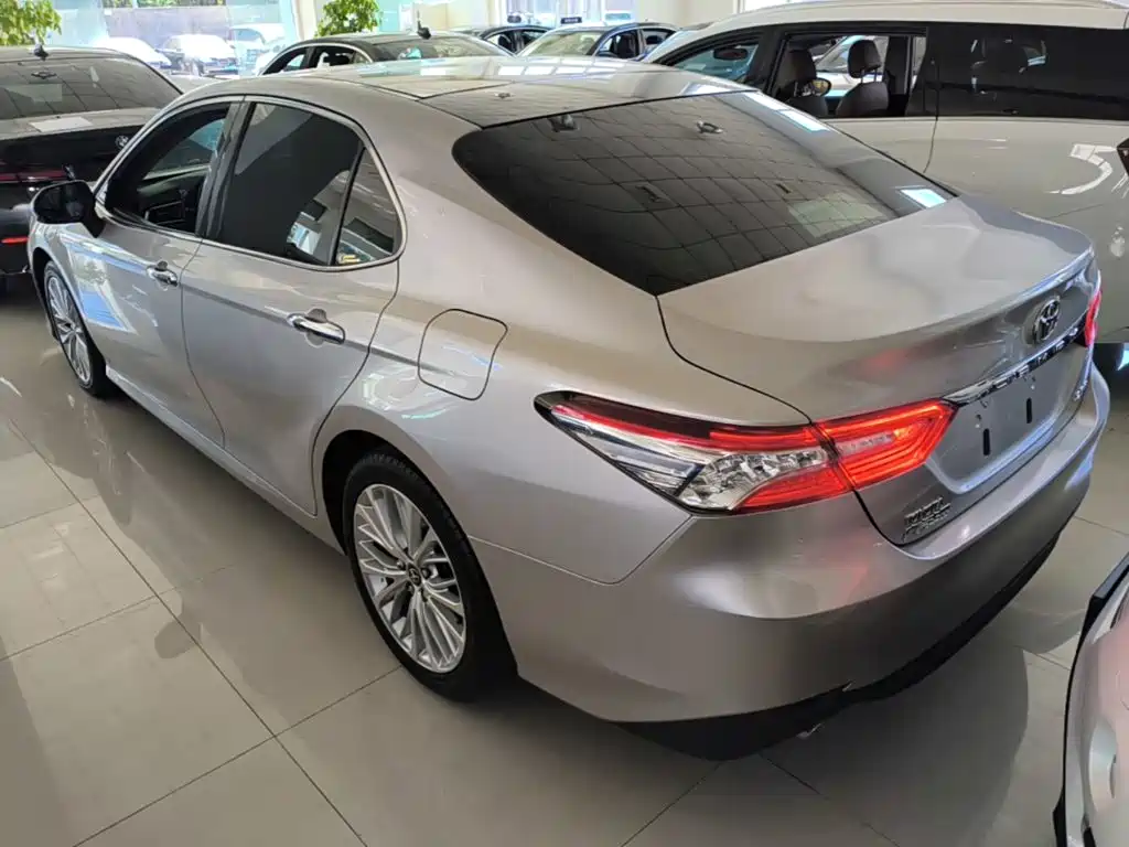 Toyota Camry 2018 — фото 5