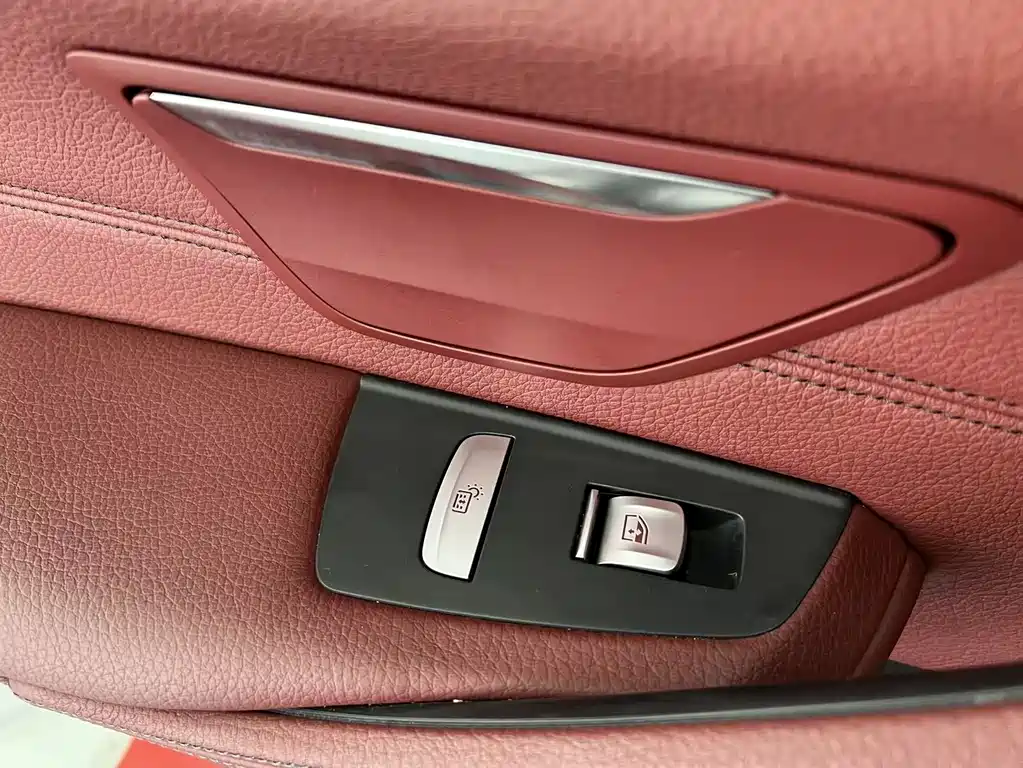 BMW 5 Series 2019 — фото 18