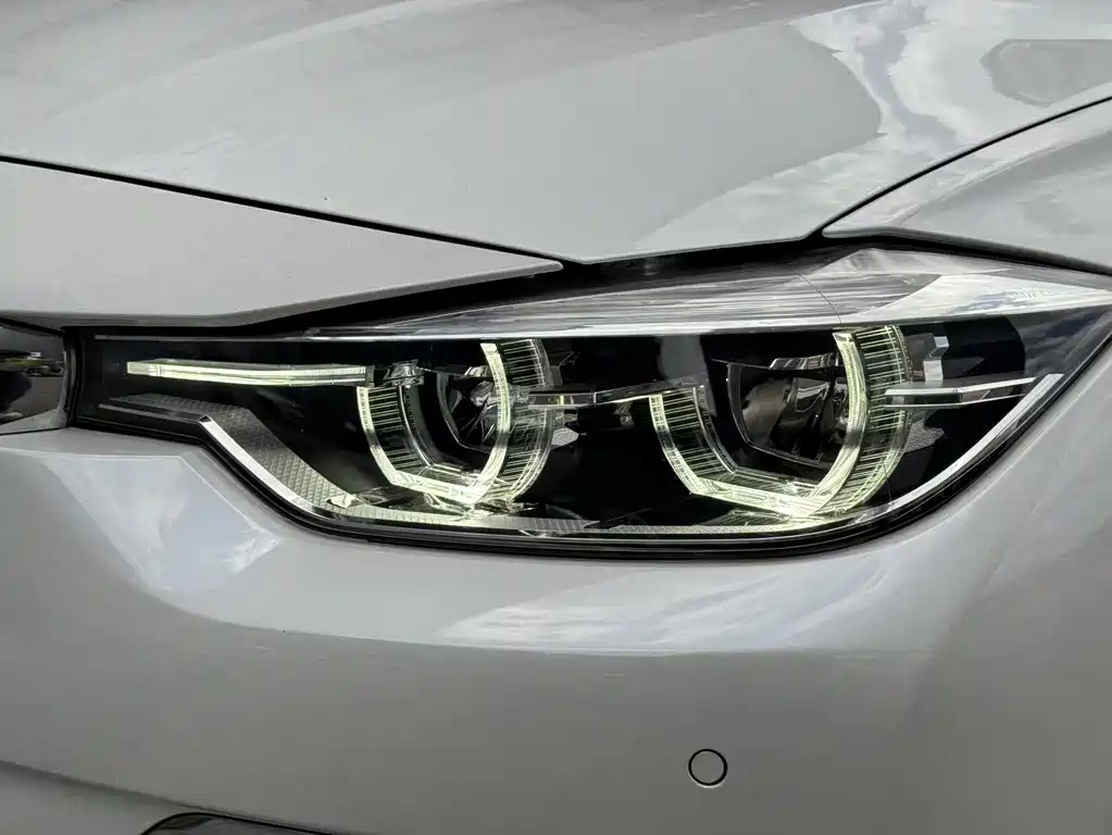 BMW 3 Series 2017 — фото 30