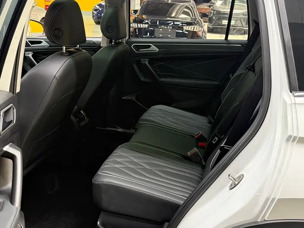 Volkswagen Tiguan L 2022 — фото 15