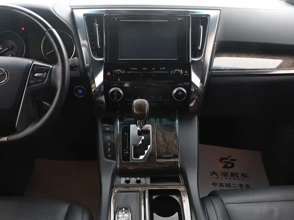 Toyota Alphard 2018 — фото 9