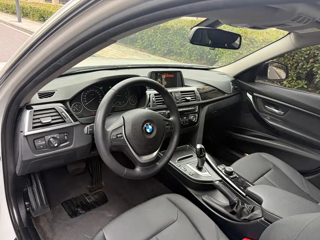 BMW 3 Series 2017 — фото 9
