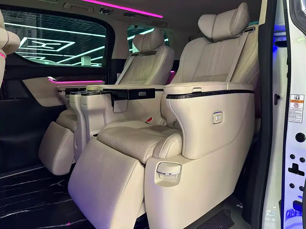 Toyota Alphard 2020 — фото 10