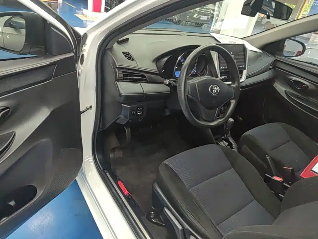 Toyota Yaris L 2019 — фото 16