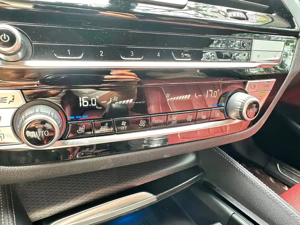 BMW 5 Series New Energy 2020 — фото 9