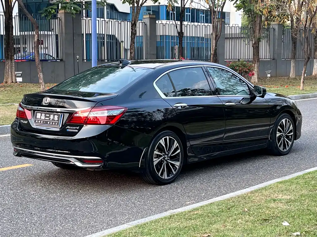 Honda Accord 2018 — фото 6