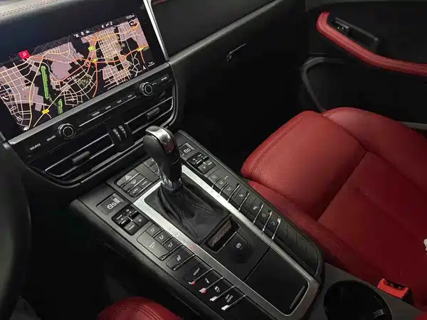 Porsche Macan 2021