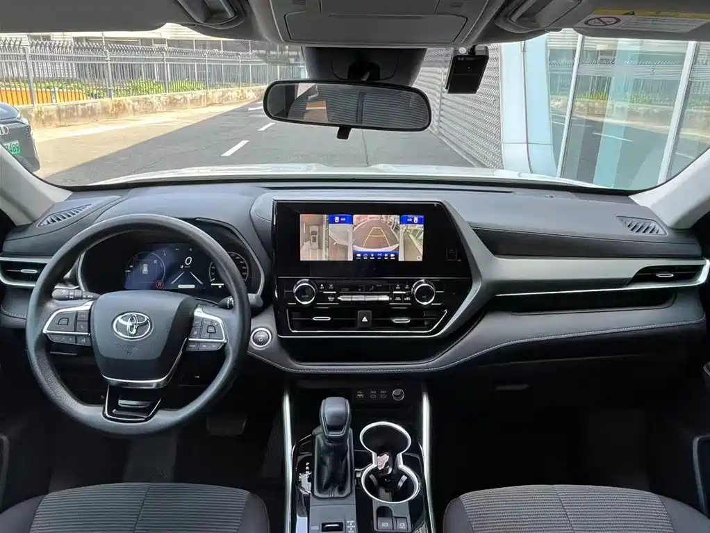 Toyota Highlander 2025 — фото 17