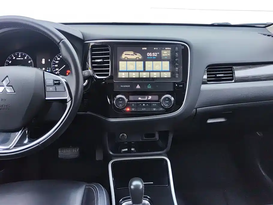 Mitsubishi Outlander 2020 — фото 13