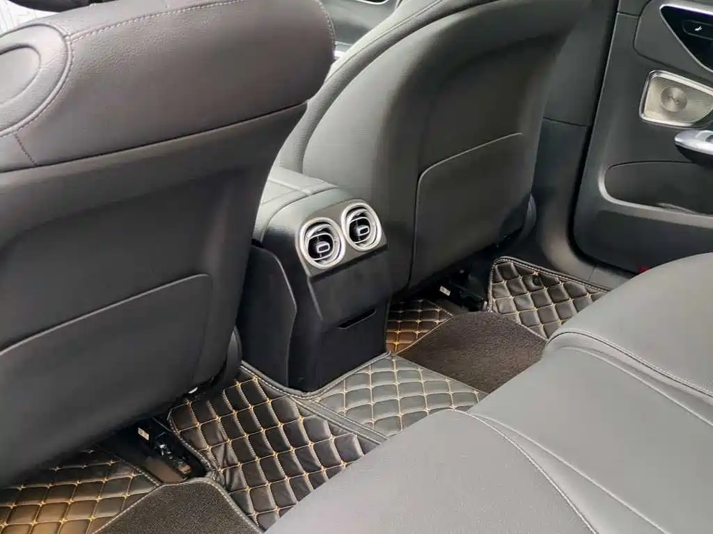 Mercedes-Benz C-Class 2023 — фото 9