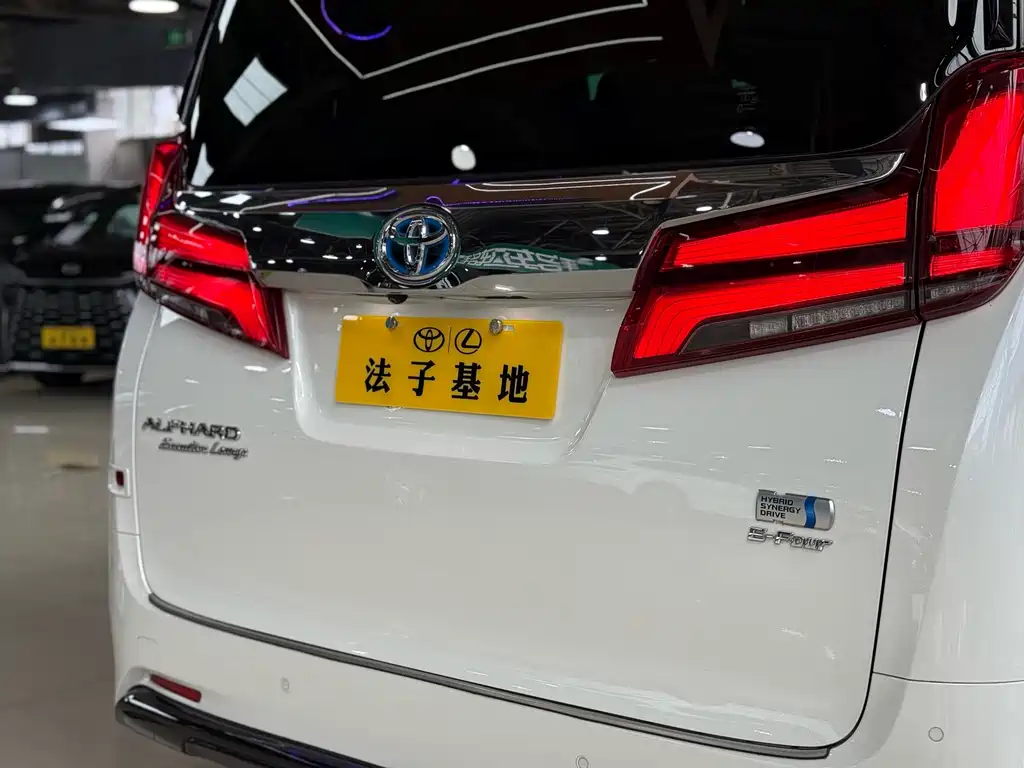 Toyota Alphard 2020 — фото 24