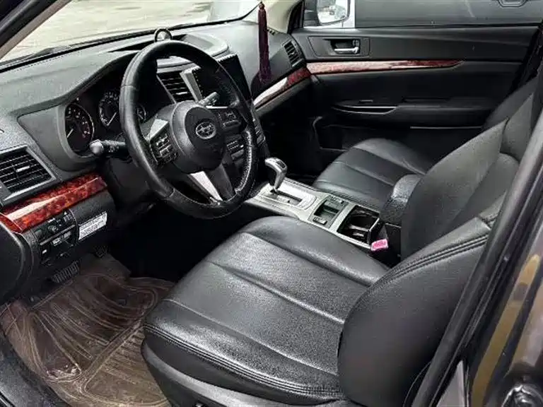 Subaru Outback 2011 — фото 2
