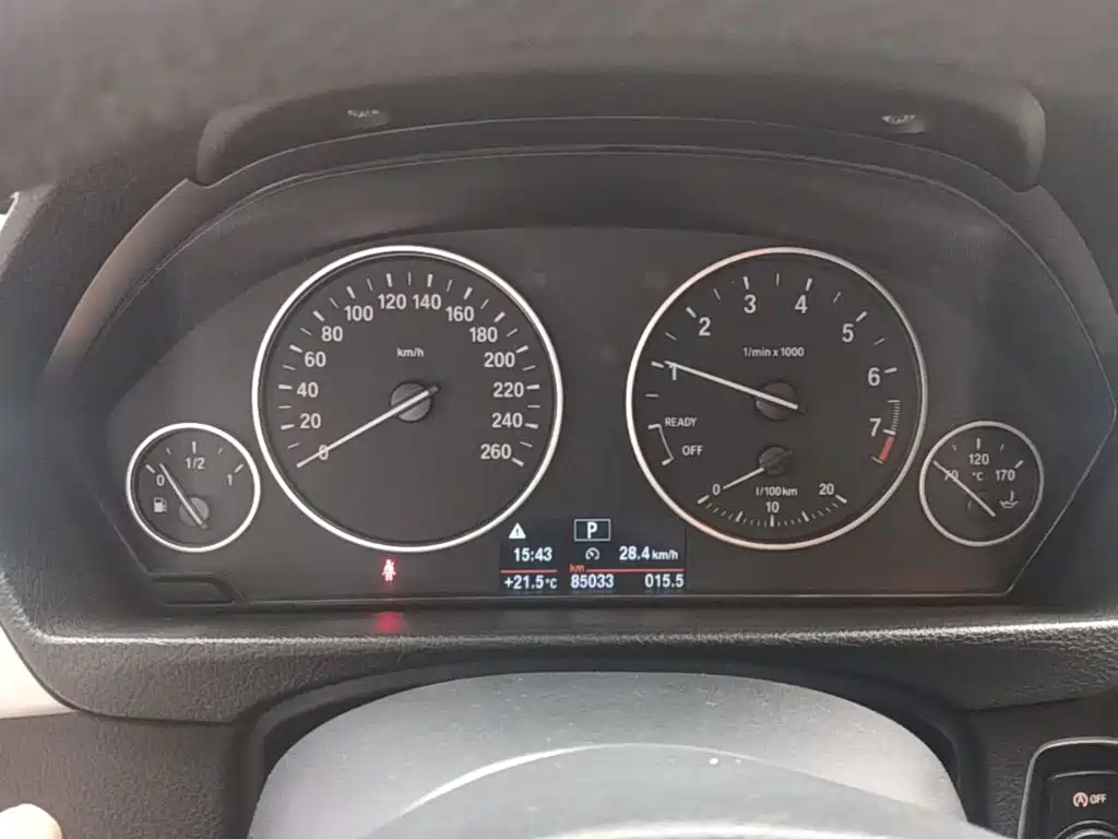 BMW 3 Series 2015 — фото 12
