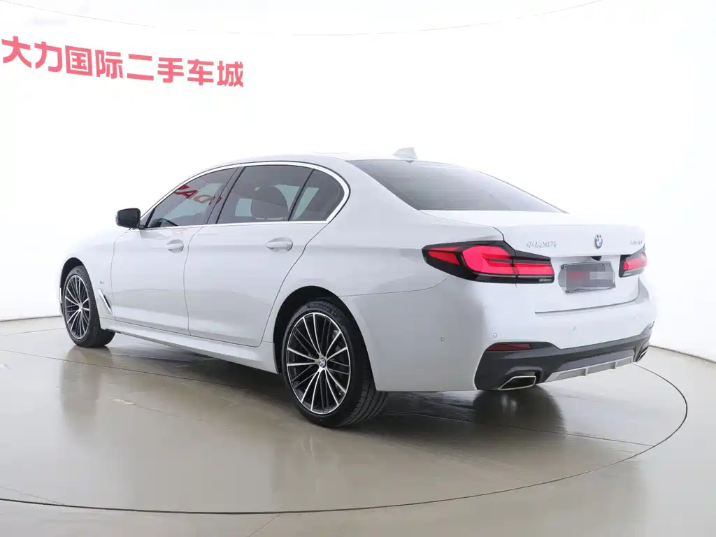 BMW 5 Series 2024 — фото 15