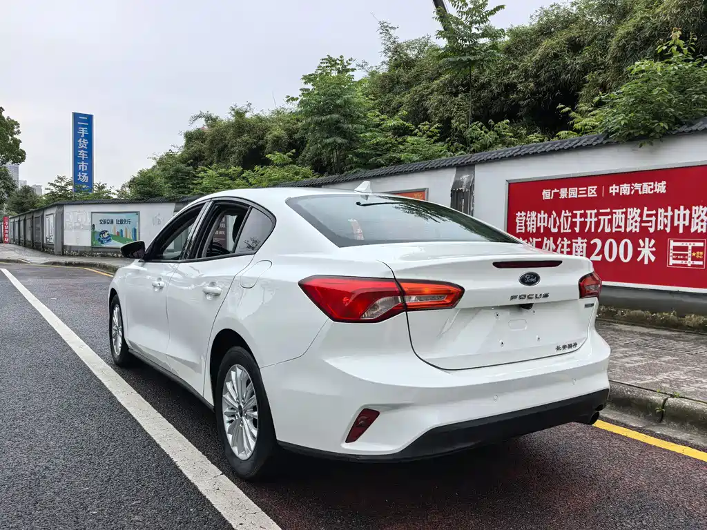 Ford Focus 2019 — фото 14