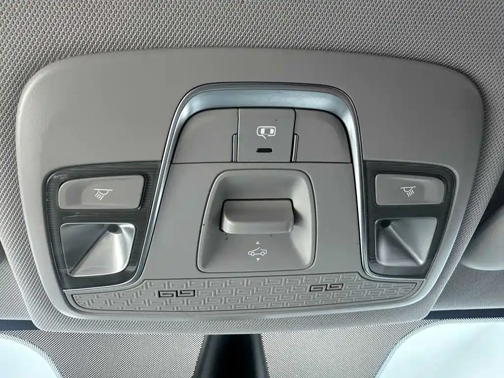 Geely Vision X3 2022 — фото 17