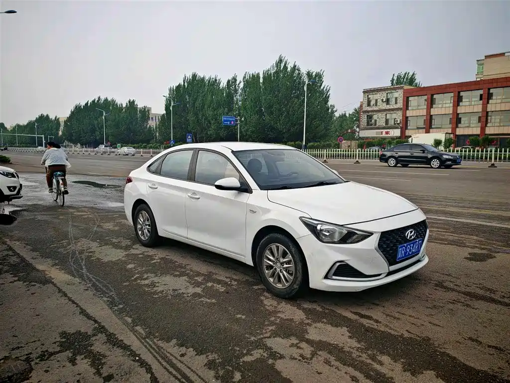 Hyundai Elantra 2021 — фото 3