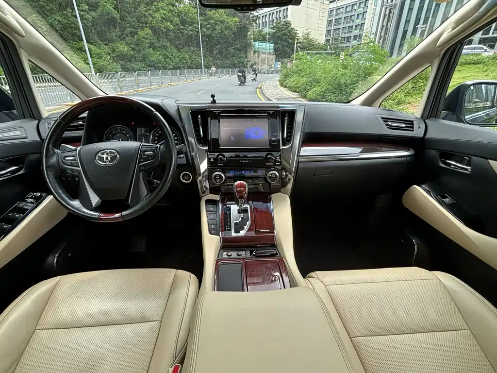 Toyota Alphard 2018 — фото 8