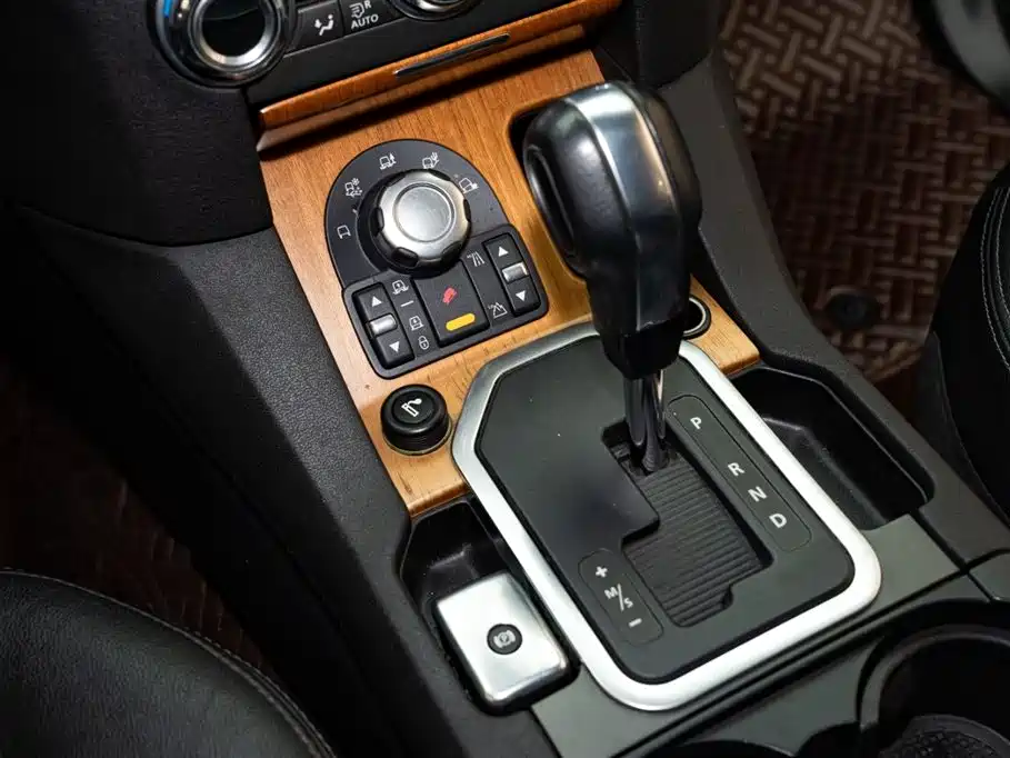 Land Rover Discovery 2012 — фото 15