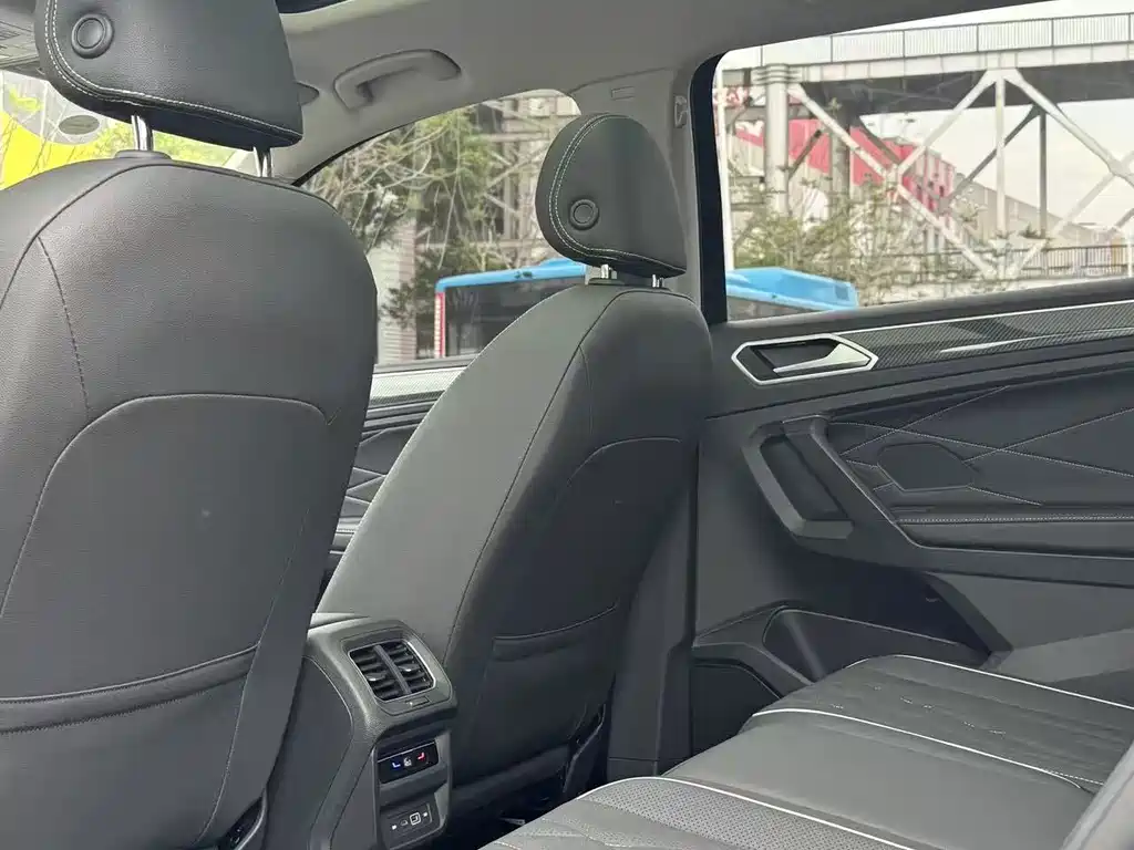 Volkswagen Tiguan L 2023
