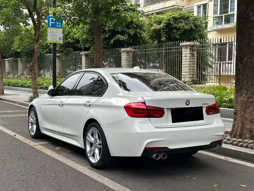 BMW 3 Series 2018 — фото 15