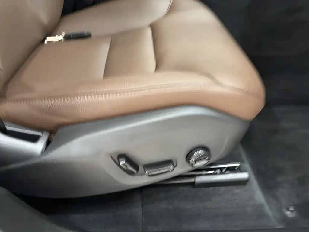 Volvo XC60 2025 — фото 25