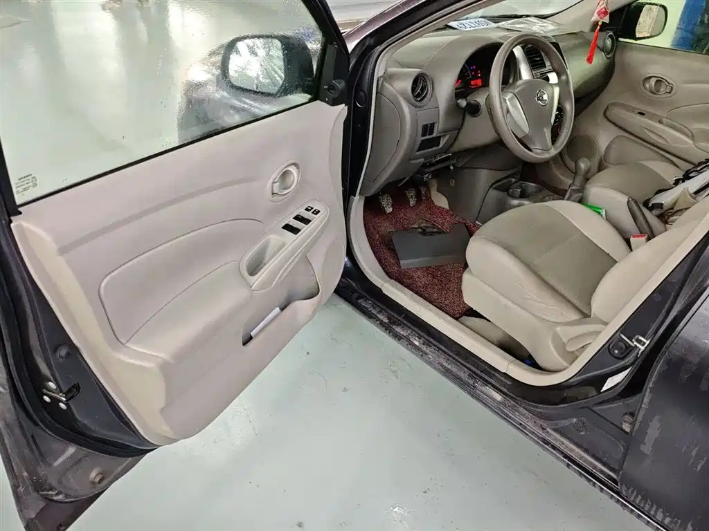 Nissan Sunny 2015 — фото 12