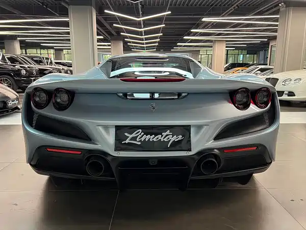 Ferrari F8 2023