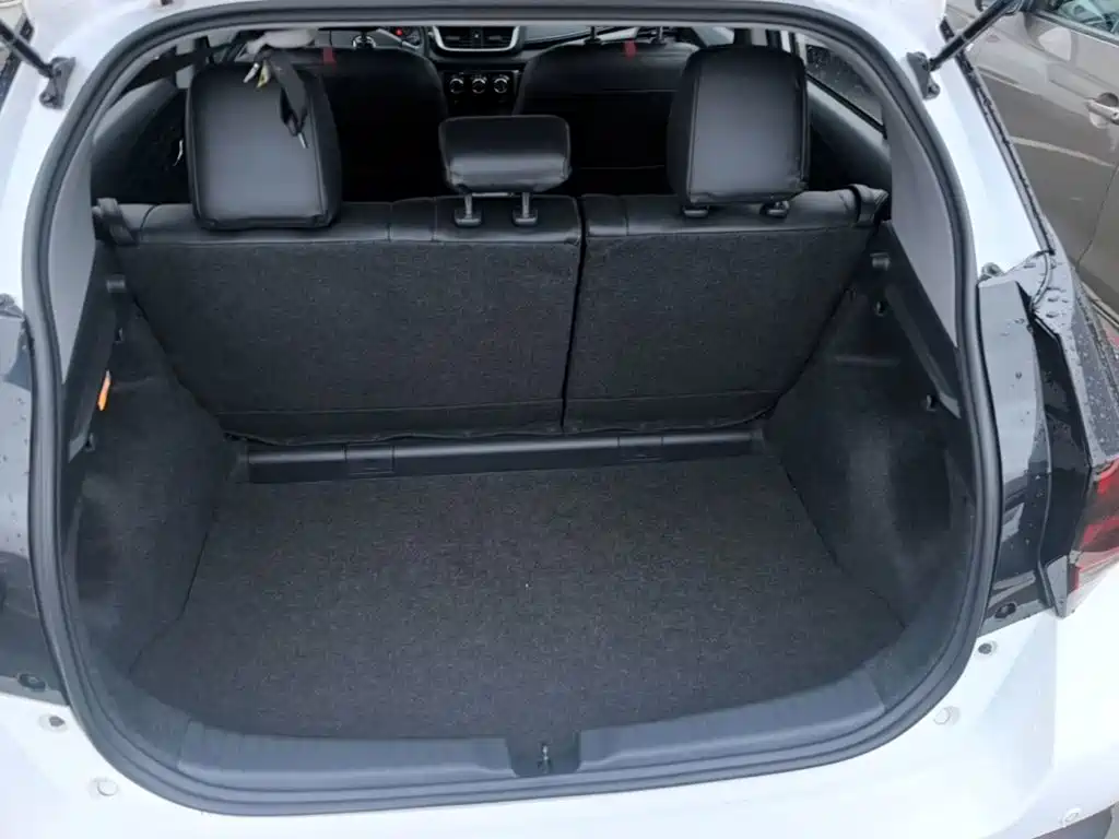 Toyota Yaris L 2020 — фото 19