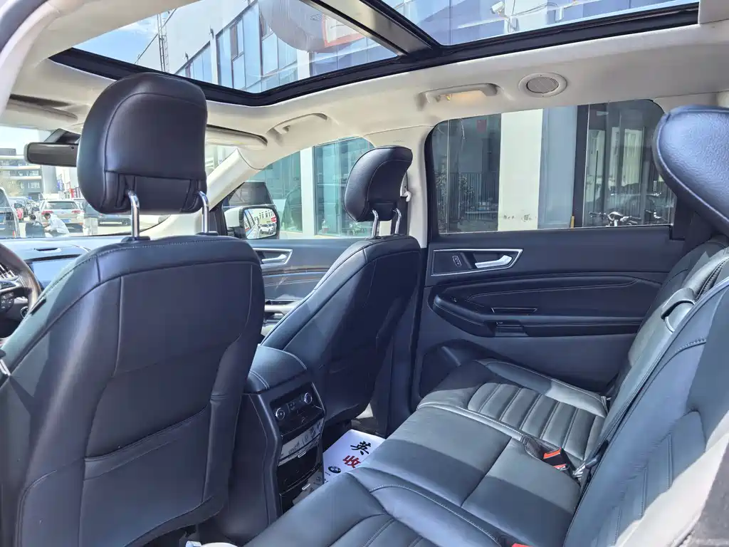 Ford Edge 2016 — фото 10