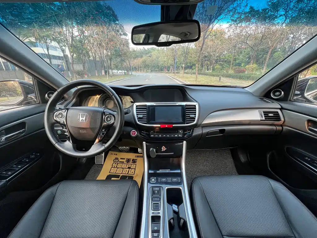 Honda Accord 2018 — фото 11