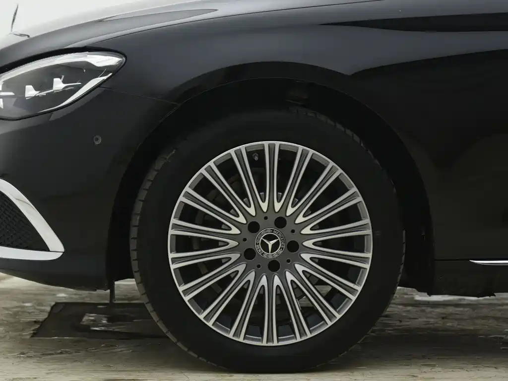Mercedes-Benz E-Class 2023 — фото 15