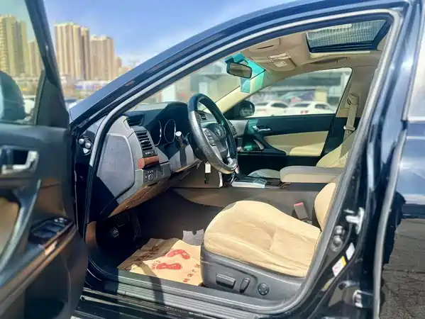 Toyota Reiz 2013