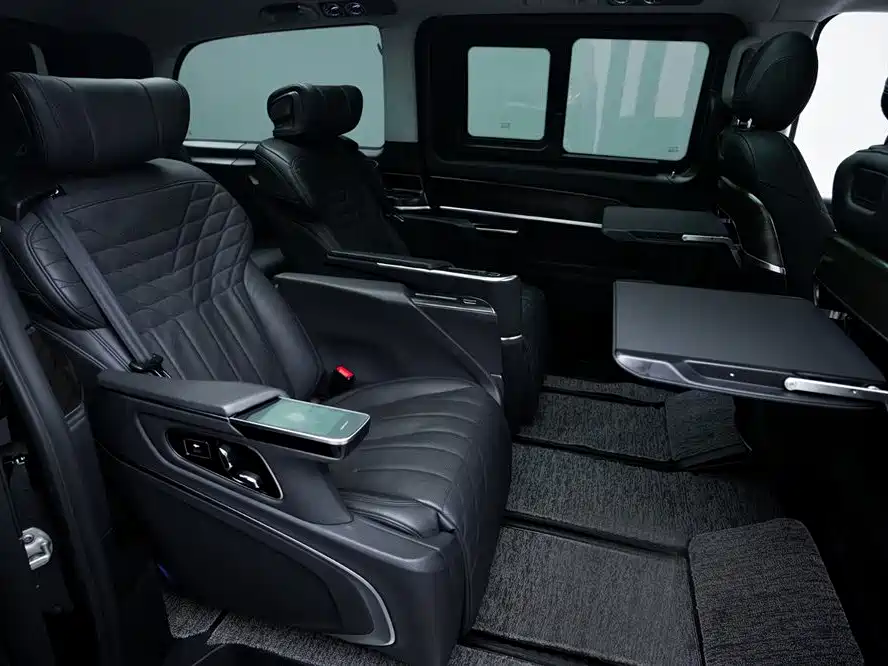 Mercedes-Benz V-Class 2024 — фото 15