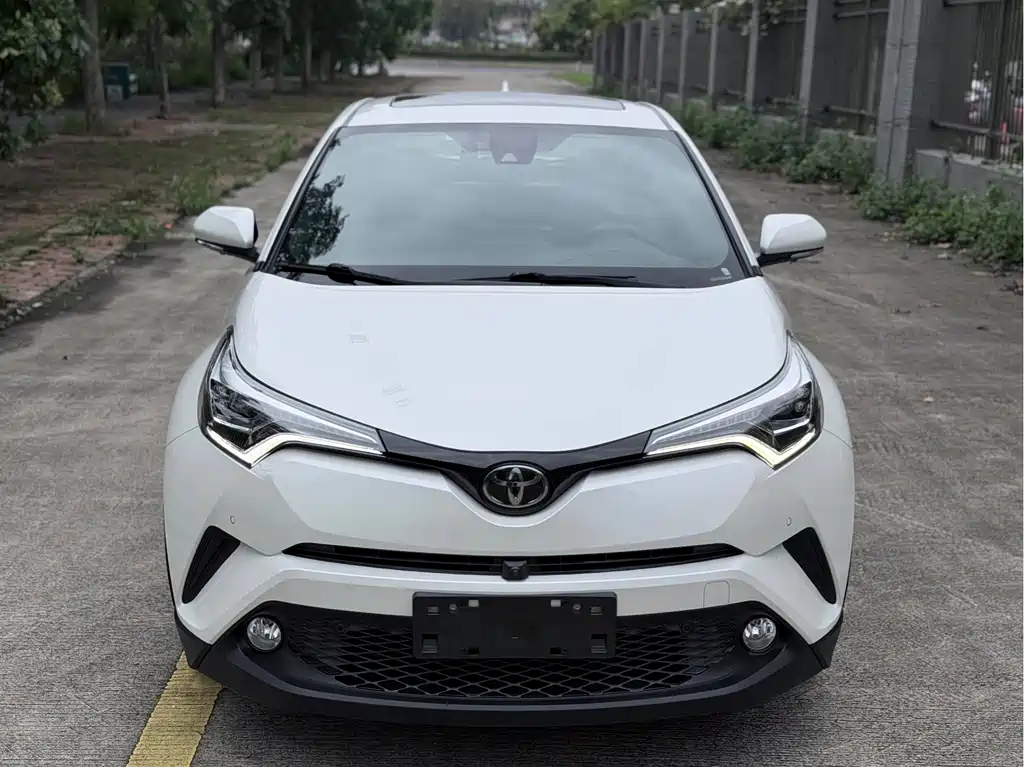 Toyota C-HR 2020 — фото 2