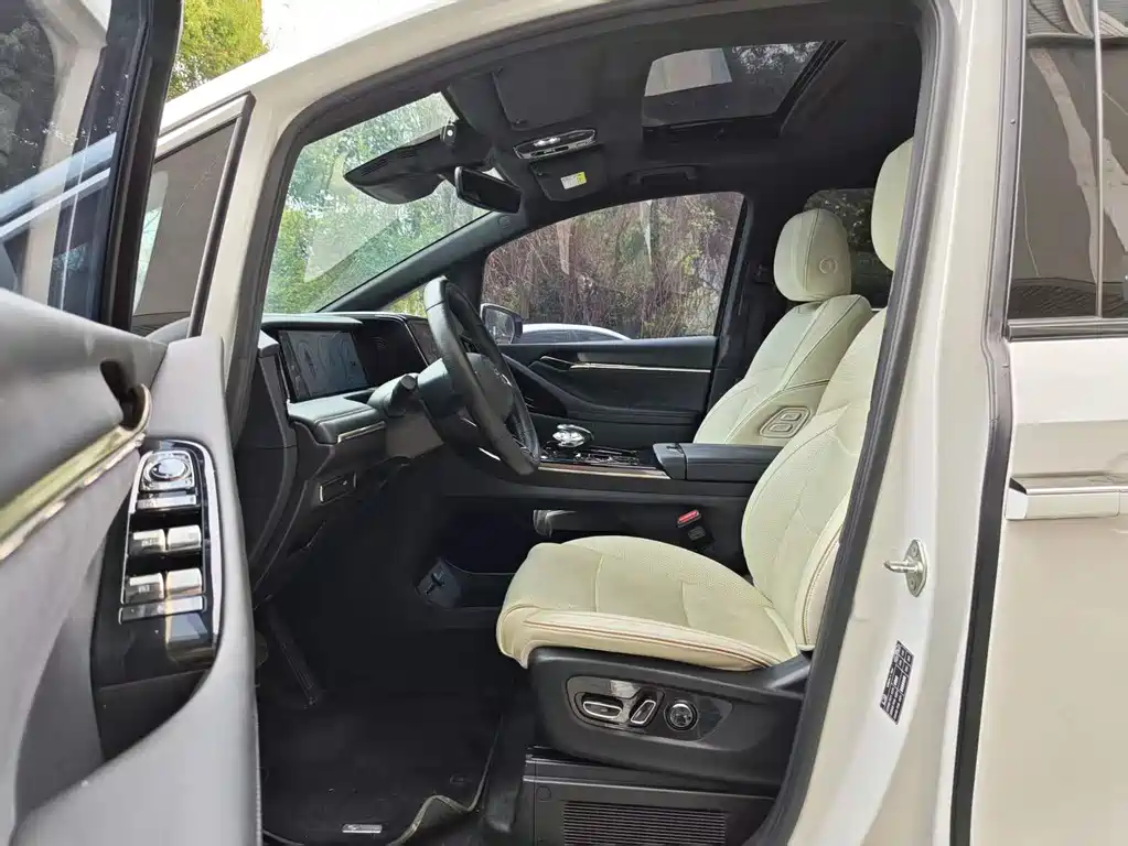 GAC Motor Trumpchi M8 2023 — фото 6