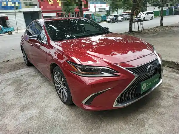 Lexus ES 2020