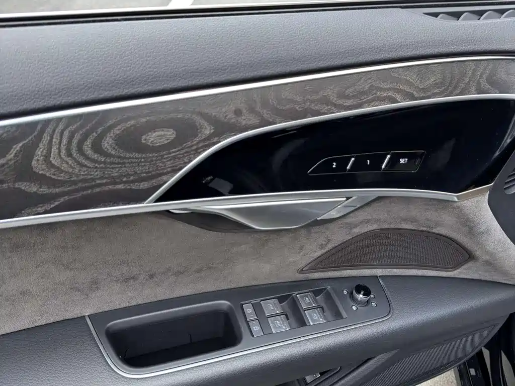 Audi A8 2021 — фото 16