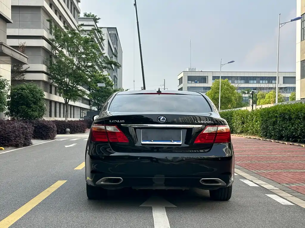 Lexus LS 2010