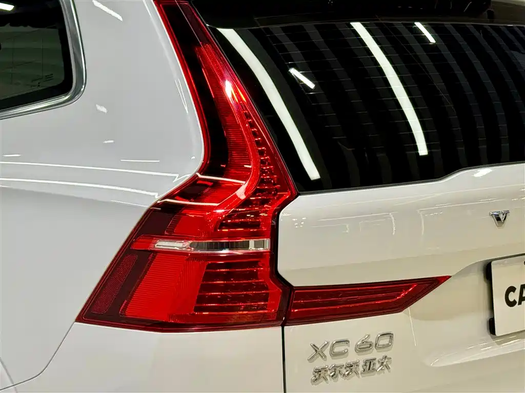Volvo XC60 2025 — фото 9