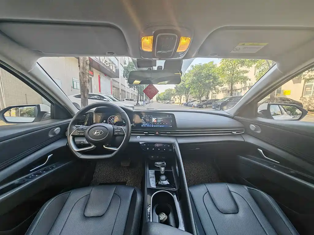 Hyundai Elantra 2022
