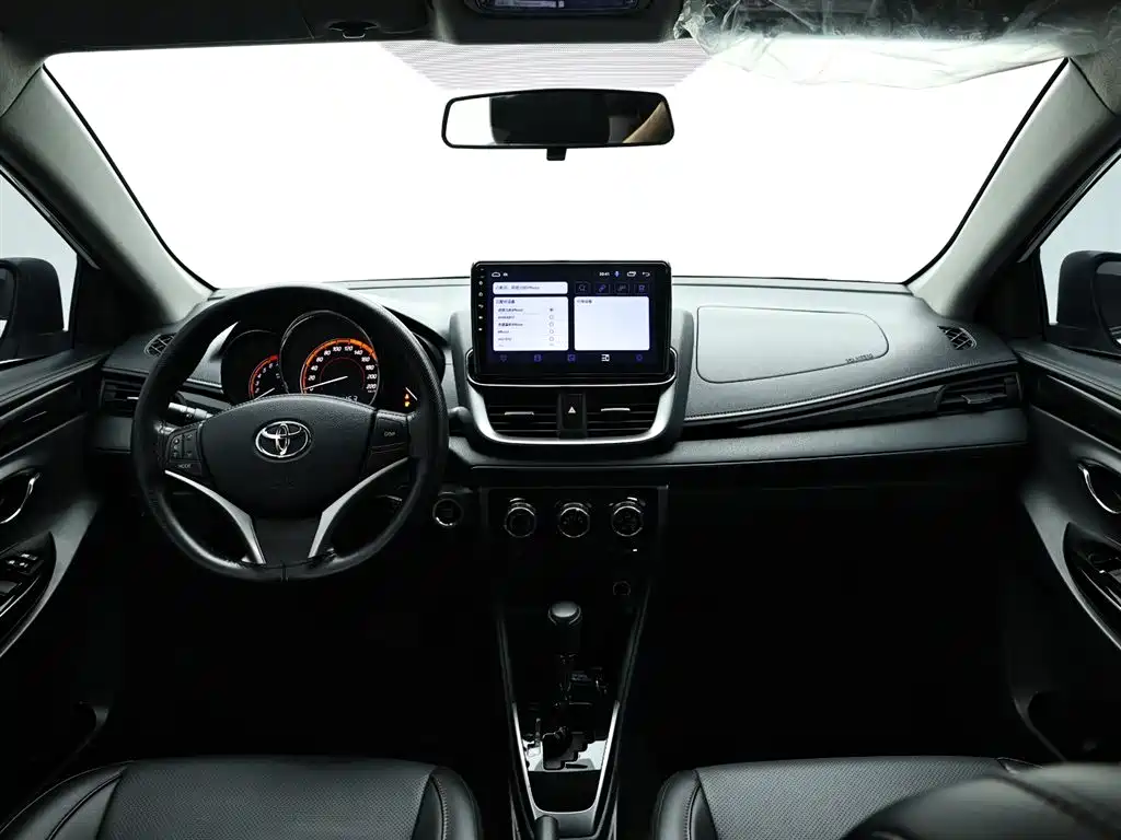 Toyota Yaris L 2022 — фото 15