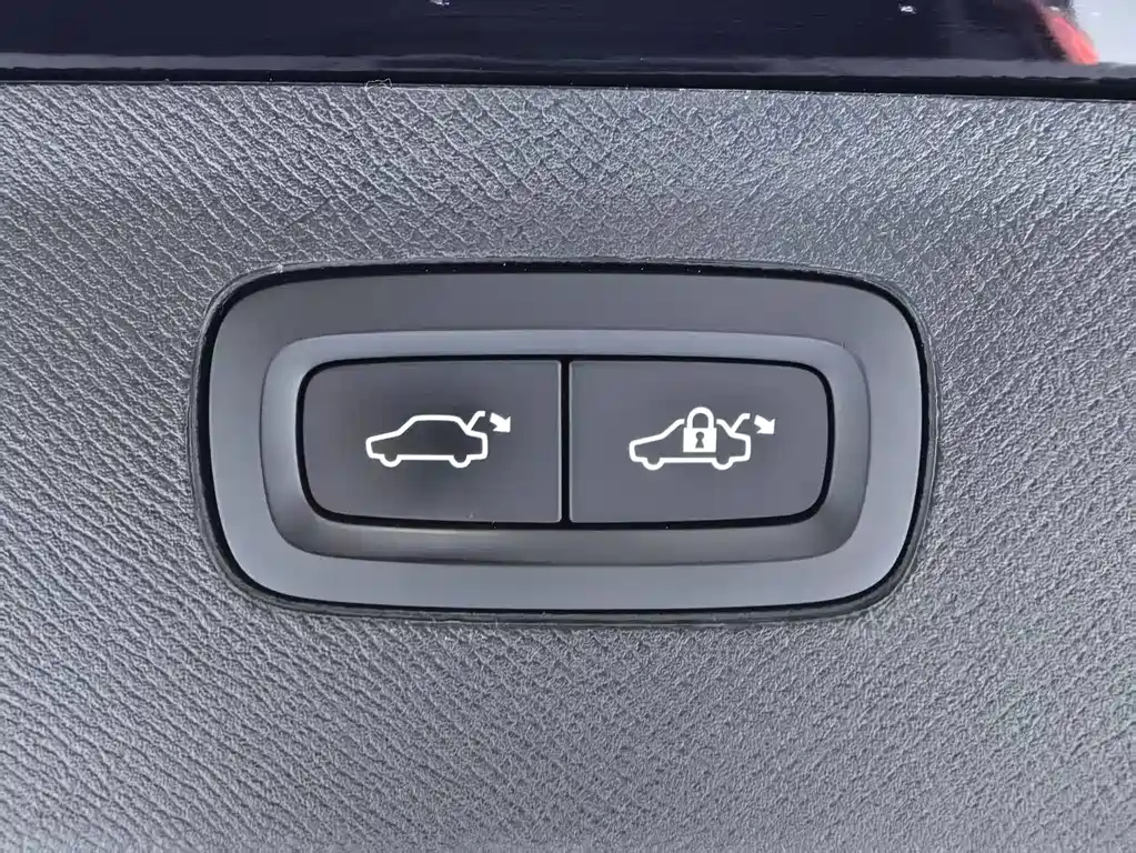 Volvo XC90 2020 — фото 28