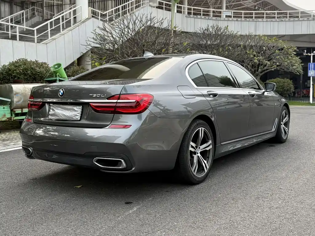 BMW 7 Series 2017 — фото 6