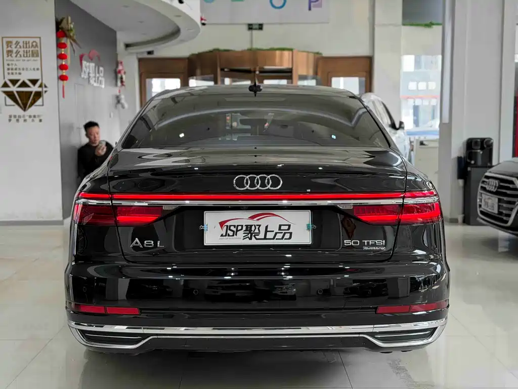 Audi A8 2021 — фото 19