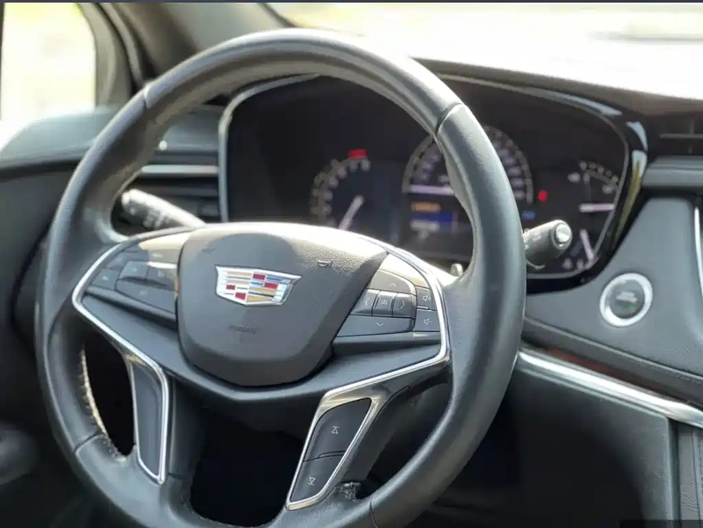 Cadillac XT5 2019 — фото 11