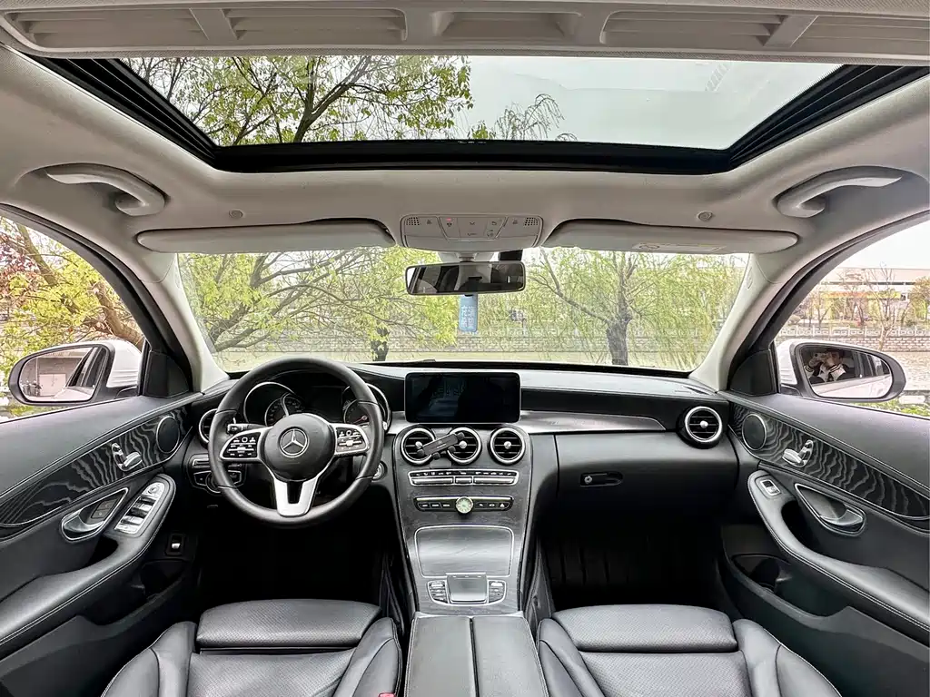 Mercedes-Benz C-Class 2018 — фото 16