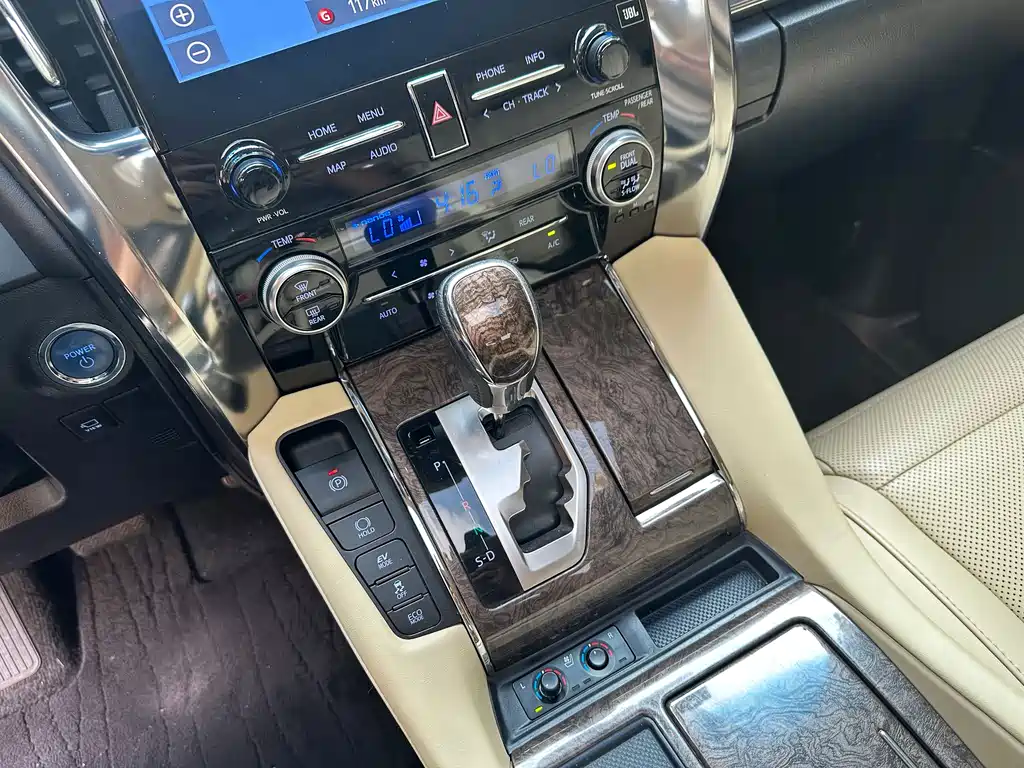 Toyota Vellfire 2022 — фото 15