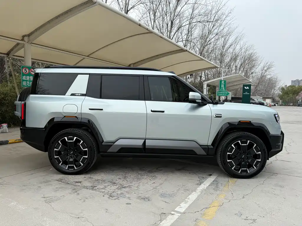 Fang Cheng Bao Leopard 8 2024