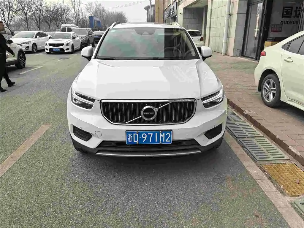 Volvo XC40 2022 — фото 3